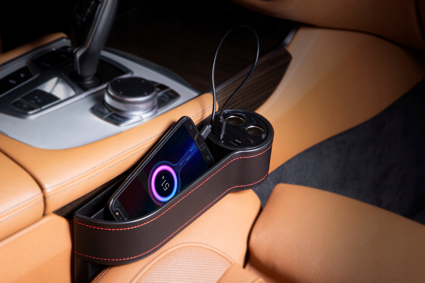 DrivePocket Pro – Ülésközi tároló USB töltővel és pohártartóval